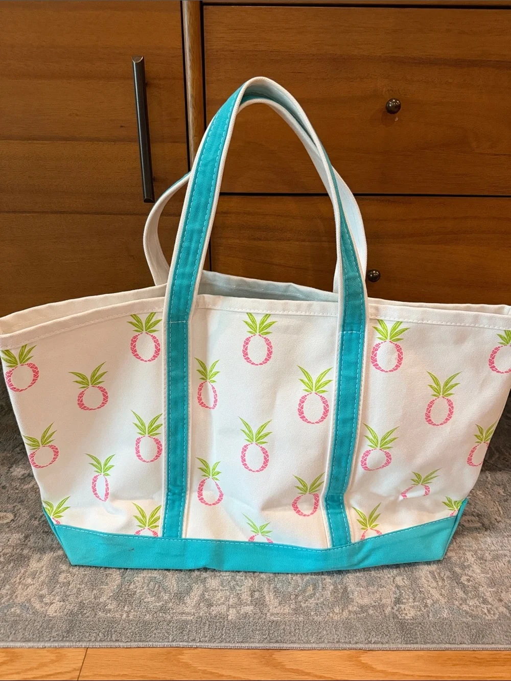 Dudley Stephens x Crab & Creek Pineapple Tote bag - Gorgeous!
